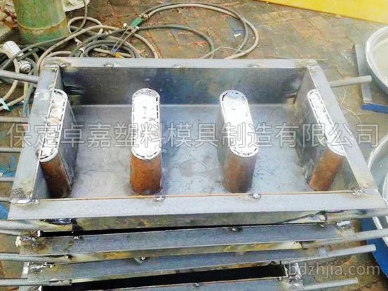 隔離墩模具 
