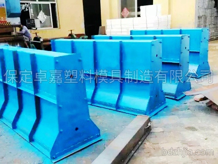隔離墩模具 
